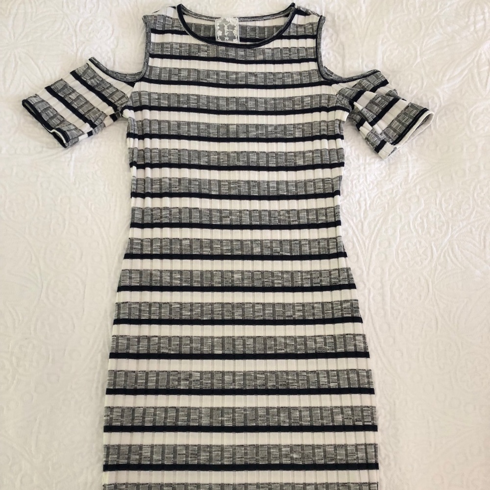 Striped bodycon dress w/ cut-out shoulders size S